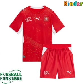 Schweiz Replik Heimtrikot Kinder WM 2026 Kurzarm (+ Kurze Hosen)